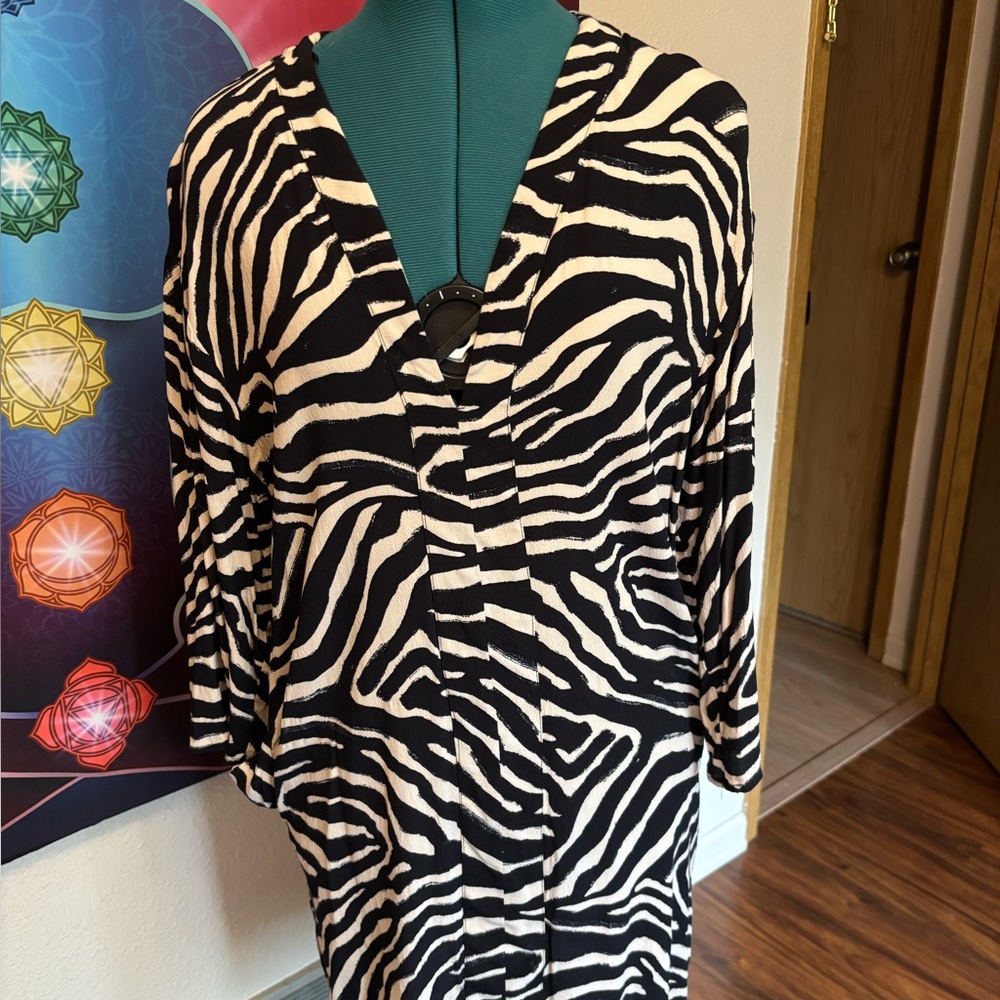 H&M Black and Cream Zebra Print V-Neck Top